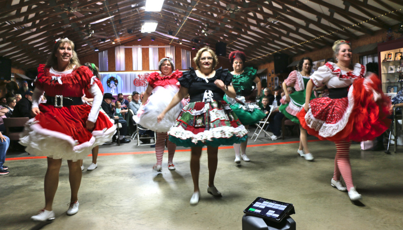 Bluegrass Christmas Presented by the Tolbert Family