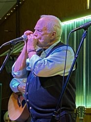 Jerry, choking the harp. Jerry, choking the harp.