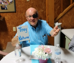Gimme them trays...