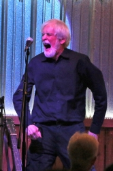 Bobby Horton yuks it up.
